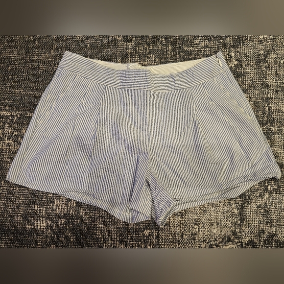 J.Crew Pleated Short in Stripe Women’s Size 6 Blue & White 100% Cotton - Picture 1 of 7